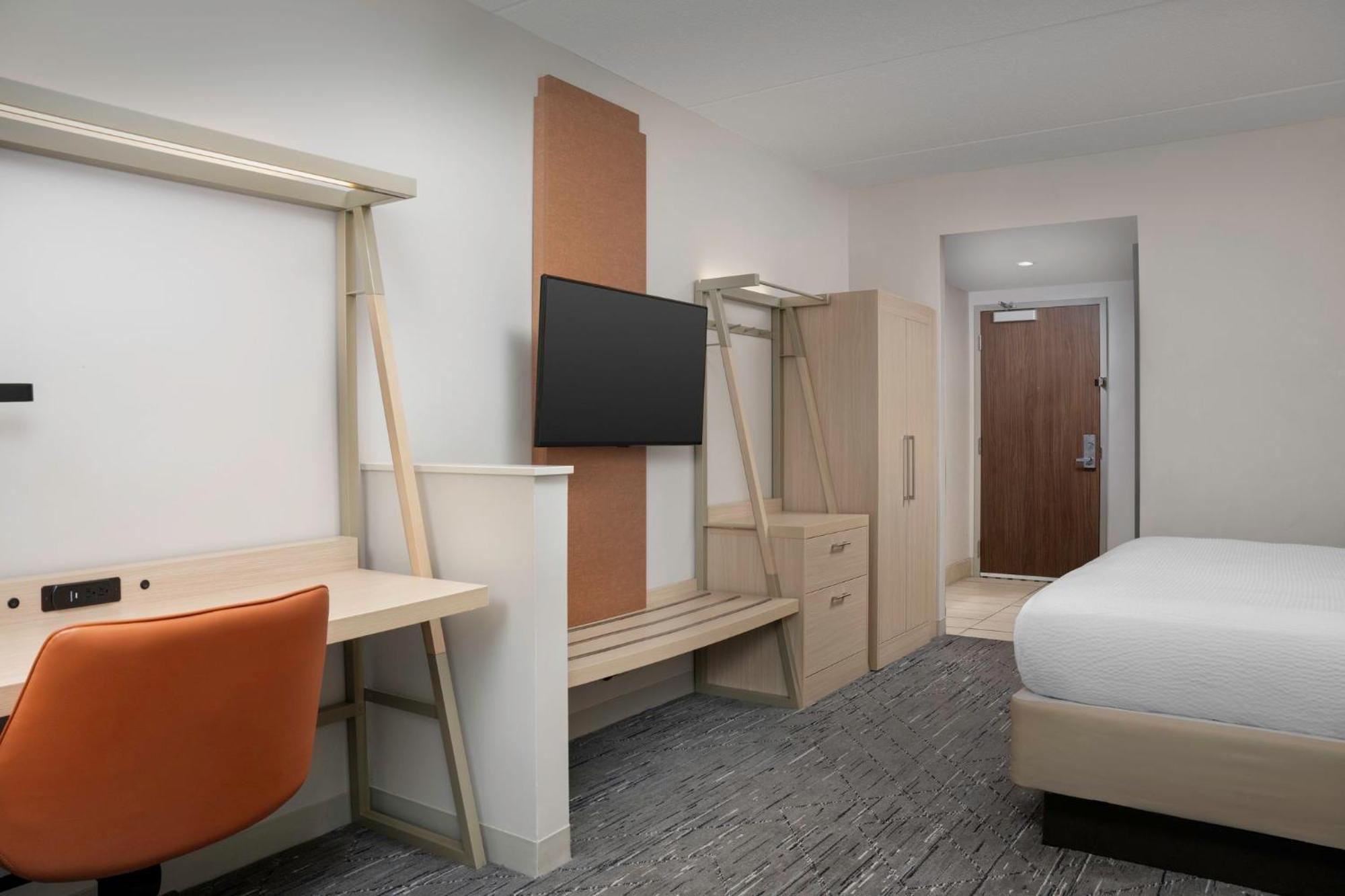 Express & North Shore By Ihg